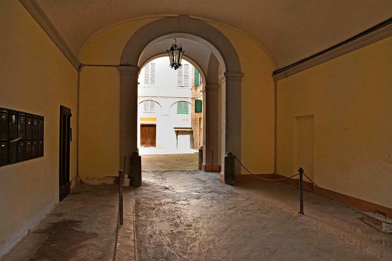 Stilnuovo Charming Apartment In Siena'S Historic Center, Very Close To Piazza Del Campo Luaran gambar